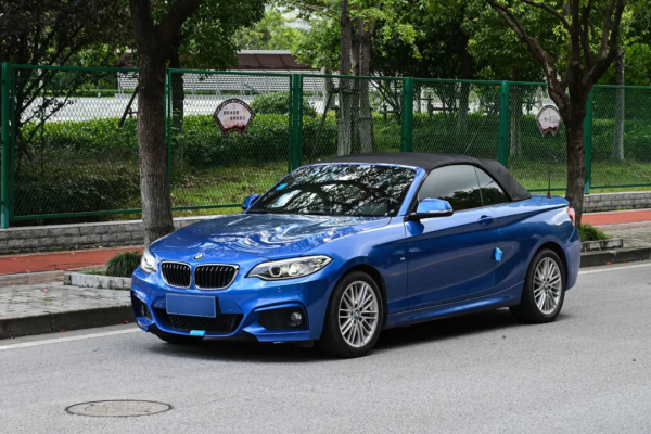 二手寶馬敞篷220i，年均一萬公里，還有M套件，二十多萬即可擁有