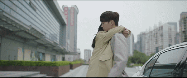 深秋將至，盤點偶像劇安全感爆棚的擁抱名場面，給大家取取暖