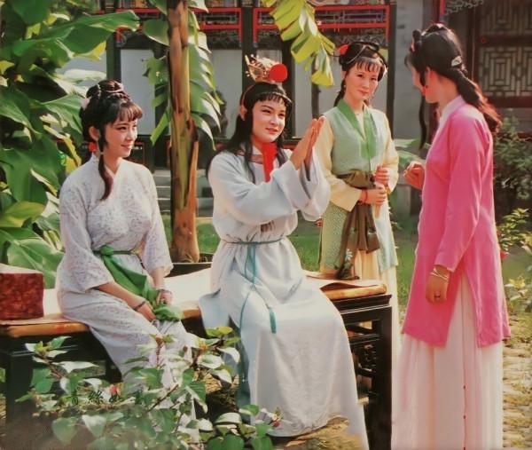 深讀《紅樓夢》:茜雪不是被攆走的,她的故事隱喻了釵黛的結局 深讀《紅樓夢》:茜雪不是被攆走的,她的故事隱喻了釵黛的結局