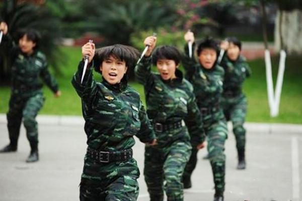 耿菊花扮演者：曾是女子特警隊少尉，拒50萬年薪，轉業成反恐精英