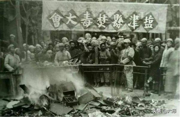 毛主席的偉大決不限於成立新中國