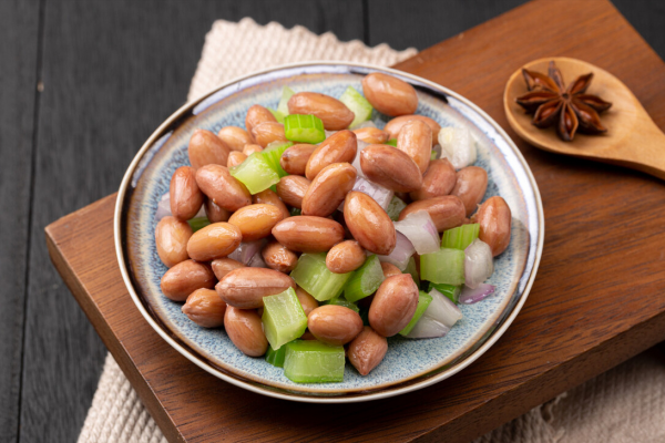 初春，飲食要“少酸多甘”，常吃3紅3白，應季而食，健康迎春天