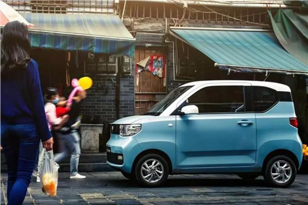 小車不是苟且，是詩和遠方的田野