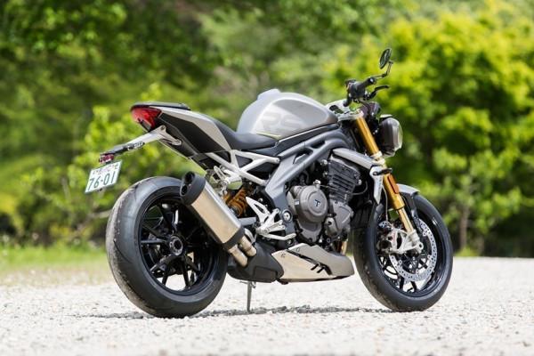 試駕凱旋大青蛙摩托車，真香現場