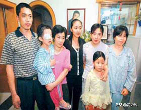 歌手叢飛夫婦相繼離世，兩個幼女成遺孤，15年後兩個女兒考入名校