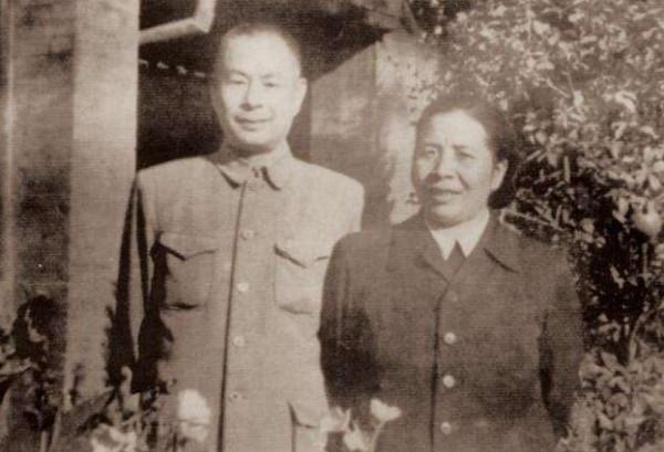 他是曾山，為國貢獻一生，毛主席多次讚揚，長子優秀，官至正國級