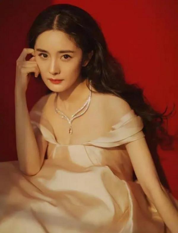 楊冪年度最佳女神照，我願陪你到世界之巔