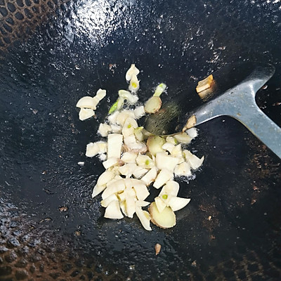 色香味俱全，米飯配爆炒腰花，下飯絕殺