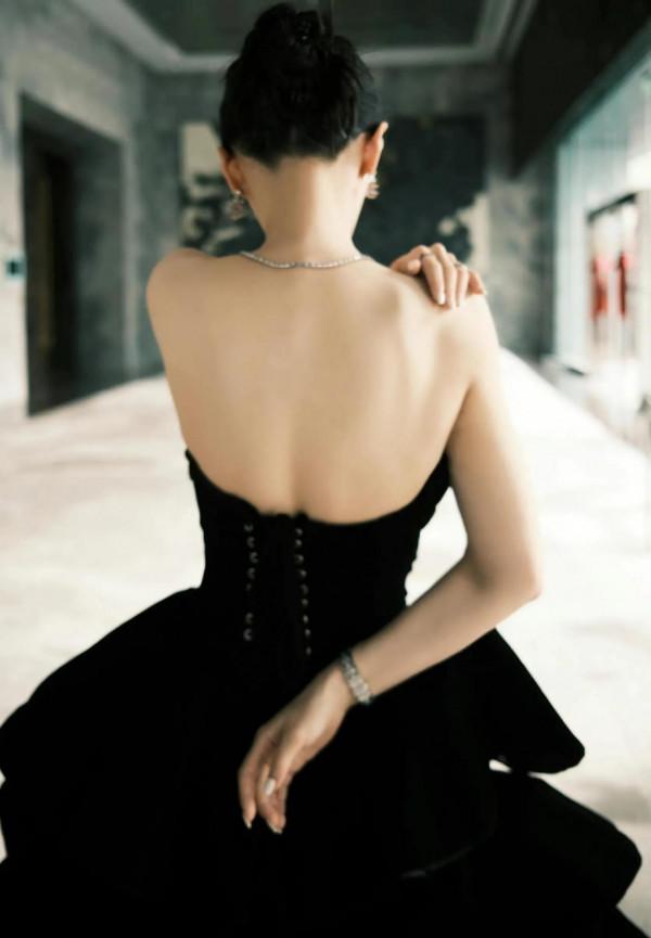 2021國劇盛典紅毯合集,女明星生圖與後期圖片大對比,孫怡完勝 2021國劇盛典紅毯合集,女明星生圖與後期圖片大對比,孫怡完勝