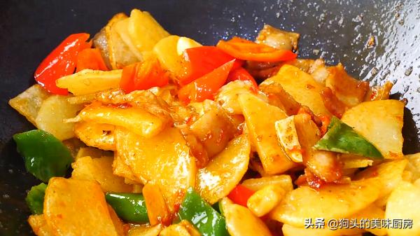 土豆這樣做太下飯了，鮮美入味，比肉還受歡迎，半鍋米飯不夠吃