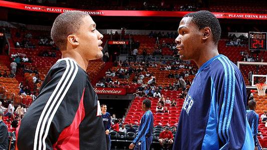 首秀驚豔!天才榜眼秀砍32+14+6,杜蘭特曾言:聯盟無人能防住他 首秀驚豔!天才榜眼秀砍32+14+6,杜蘭特曾言:聯盟無人能防住他