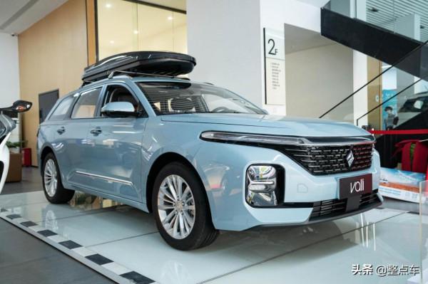 500L車頂行李箱很能裝，頂配10萬多拿下，寶駿Valli和卡羅拉咋選