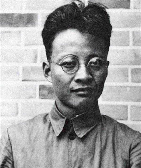 三十四師倖存的團長，回延安後不敢見偉人，毛主席：為何不來看我