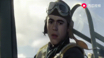 塑膠蓋血案,英國F-35B飛行員被掛船頭險餵魚,跳傘時機堪稱經典 塑膠蓋血案,英國F-35B飛行員被掛船頭險餵魚,跳傘時機堪稱經典