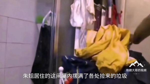 實拍美國華人生活，受人歧視淪落街頭撿垃圾，理想和現實差距太大