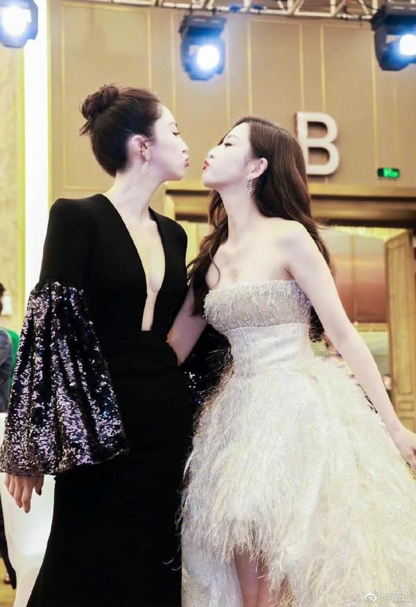 董璇中秋曬照姐妹合體,和佟麗婭一起參加北京國際電影節 董璇中秋曬照姐妹合體,和佟麗婭一起參加北京國際電影節