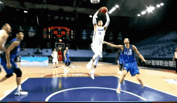 翟小川飛踹孟子凱細節曝光：踢人前眼神偷瞄，100%惡意傷人動作