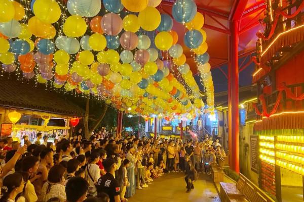 潑水狂歡,夢幻演出,痴狂電音,玩一天都不夠!杭州旅行必打卡 潑水狂歡,夢幻演出,痴狂電音,玩一天都不夠!杭州旅行必打卡