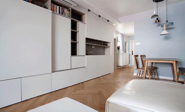 六口之家也能溫馨又實用,一面電視牆,就能解決收納問題 六口之家也能溫馨又實用,一面電視牆,就能解決收納問題