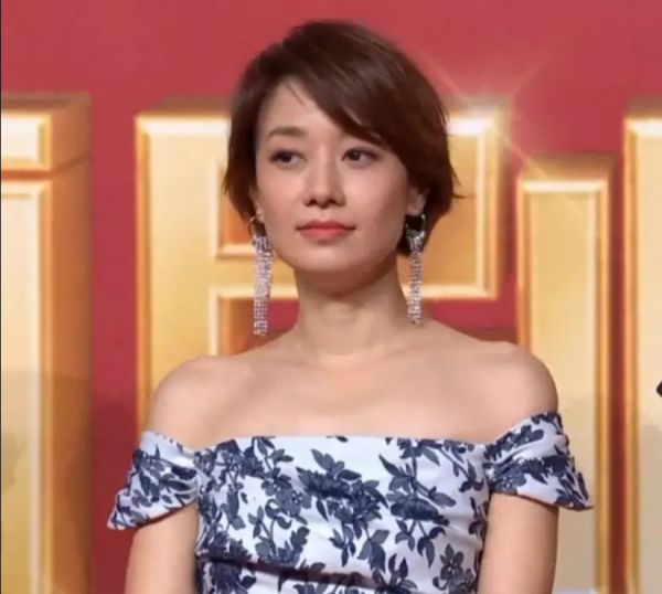 遠離格格巫下巴、發麵饅頭臉，優雅老去才是中年女星最美的狀態