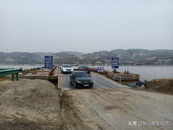 陝西342國道上的奇觀，一條浮橋跨越黃河連通秦晉，過一次收10元