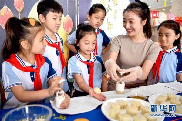 海外網評：詩意中秋節，醇厚“中國美”