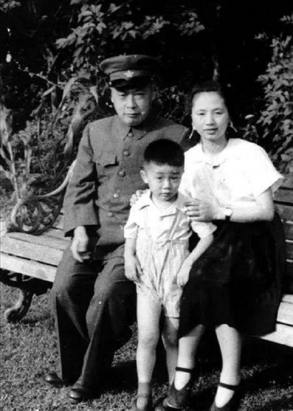 陳毅小兒子29歲升團幹部，為何卻給粟裕寫信，申請離開軍隊轉業？