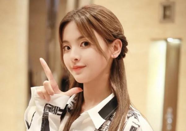 從工廠女工到流量明星，草根女孩楊超越是如何改天換命的？