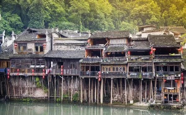 鳳凰古城泡吧指南，來鳳凰一趟怎麼能不去逛逛呢