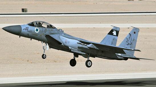 藝高人膽大！以色列空軍F-15再創記錄，此前曾單機翼安全降落