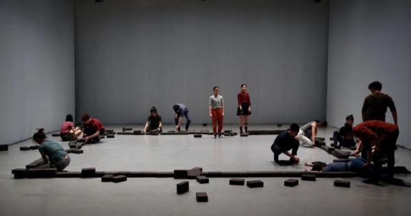 在具象與抽象之間——評北京青年編導汪圓清的現代舞《無自畫像》