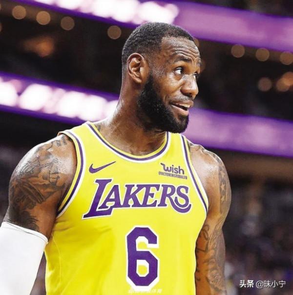 詹姆斯展示湖人6號球衣,放棄忠誠開啟抱團的號碼,多少有點諷刺 詹姆斯展示湖人6號球衣,放棄忠誠開啟抱團的號碼,多少有點諷刺