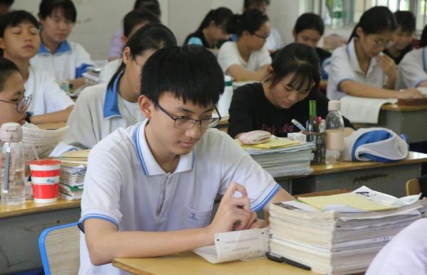 “世界那麼大,我想去看看”,但廣東考生表示:我要在家吃腸粉 “世界那麼大,我想去看看”,但廣東考生表示:我要在家吃腸粉