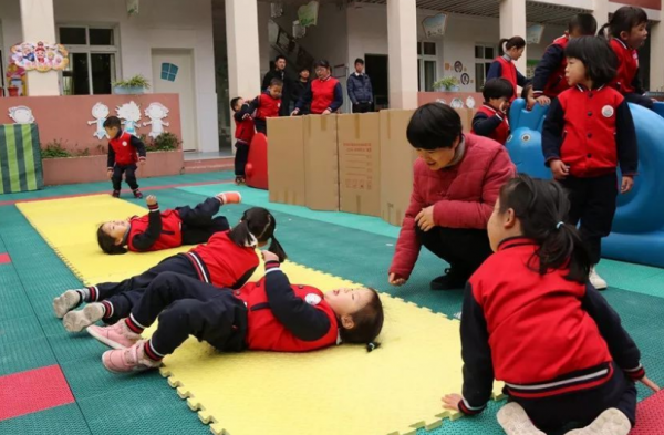 幼兒園廁所不分男女，家長質疑男女有別，園長：幼兒園都是這樣的