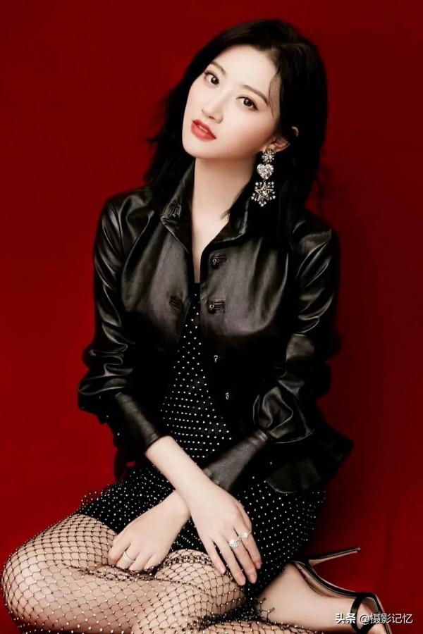 景甜：嚴肅起來也很美