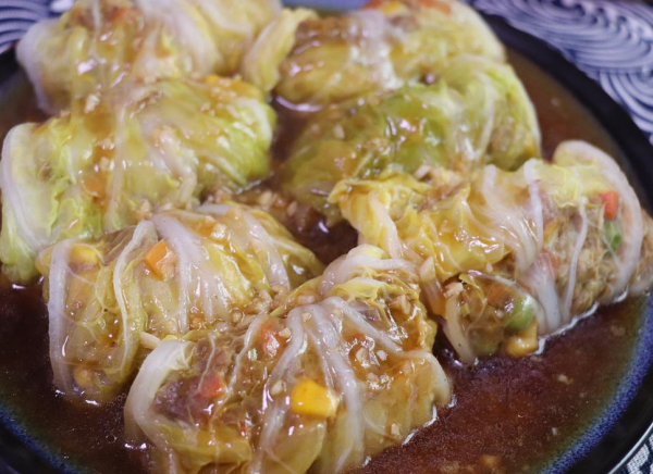 山東大哥開館子，靠2道菜火遍當地，一個碗裡一斤肉，48元不降價