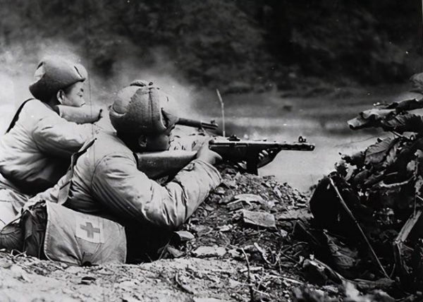 80年，金日成來中國訪問，向鄧小平打聽一人下落：我們都很牽掛他