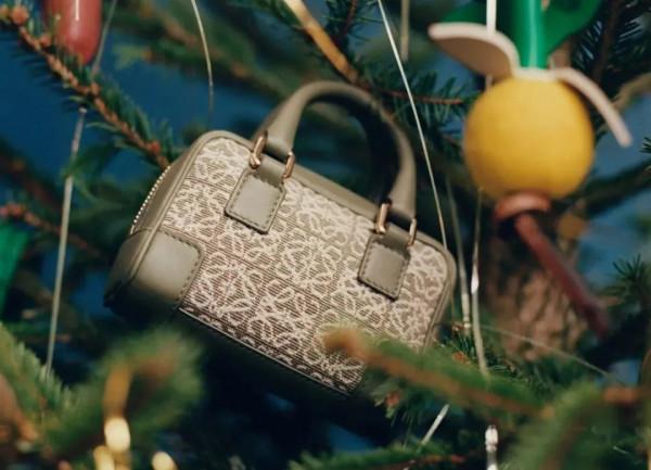 毛絨絨軟糯糯閃亮亮，這一季的大牌包包都吃了可愛吧