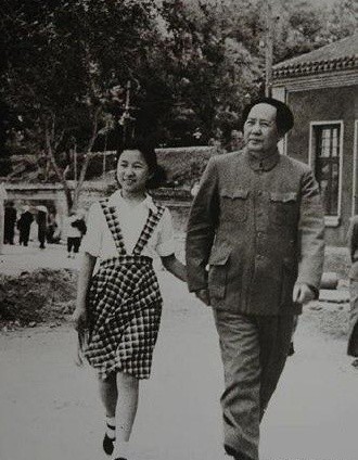 1950年毛主席得知，有官員建二層別墅，怒吼道：拉出去槍斃了