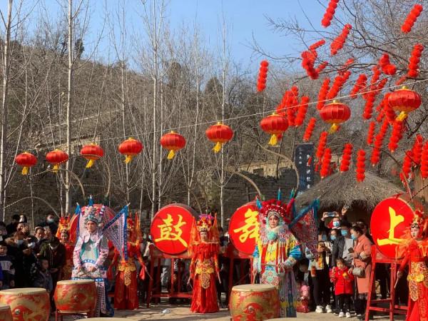 慶國慶，這個古村太熱鬧，養眼又怡情，還有滿滿的中國紅