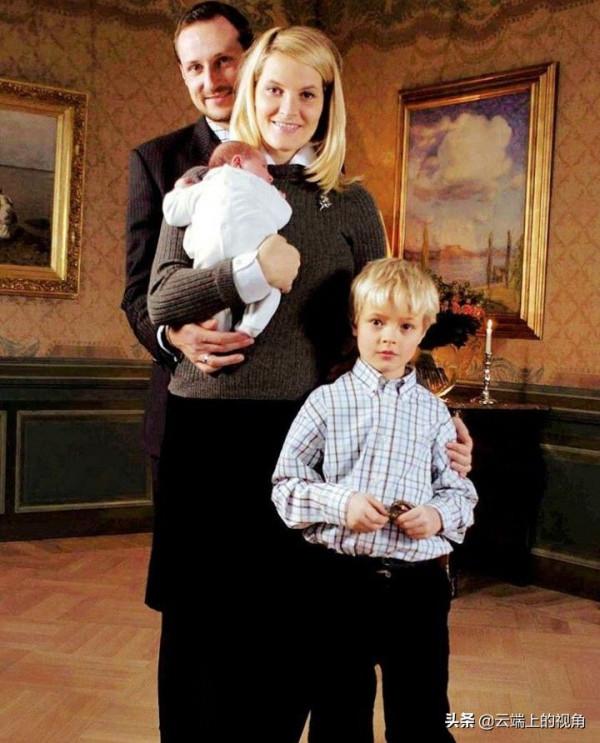 被國民寵大的平民“王子”，挪威未來女王的哥哥卻過著擰巴的人生