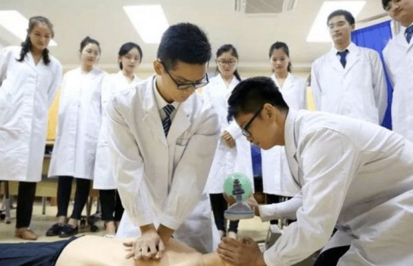 三無家庭的學生,儘量不要學醫,醫學生就業資料,具有很強說服力 三無家庭的學生,儘量不要學醫,醫學生就業資料,具有很強說服力