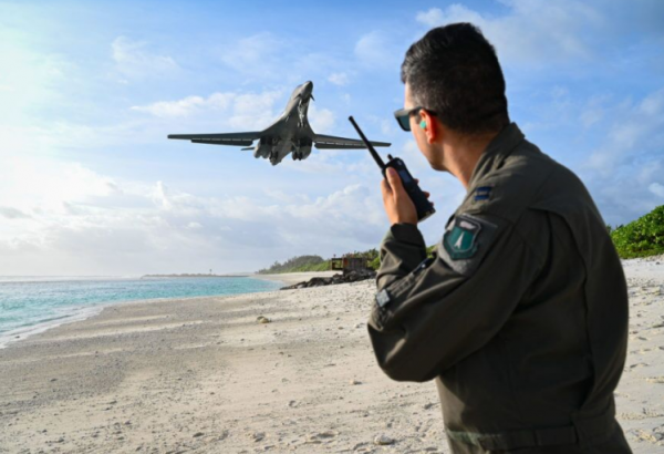 以牙還牙！美軍戰略轟炸機B-1B威懾中國，該派殲-16出場了