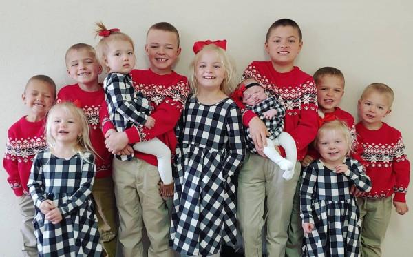 想成為電影裡的大家庭,美國夫妻12年生12個娃!每天生活無比熱鬧 想成為電影裡的大家庭,美國夫妻12年生12個娃!每天生活無比熱鬧