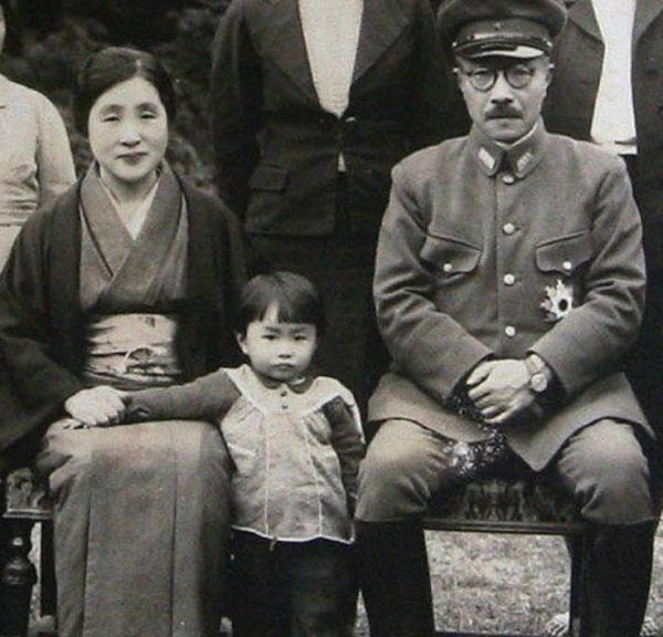 東條英機臨死之前留下4字遺言,子女嚴格遵守,卻被孫女徹底打破 東條英機臨死之前留下4字遺言,子女嚴格遵守,卻被孫女徹底打破