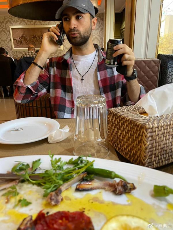 伊朗加茲溫的墓地，墓碑是嵌在地上的，與多數國家立著的墓碑不同