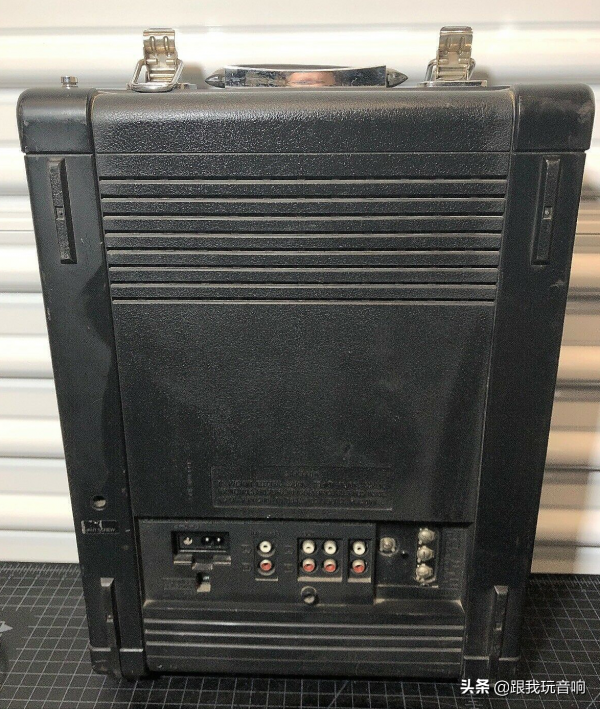 松下RX-6400 也稱為RX-A2可能是80年代以來最響亮的行動式音響