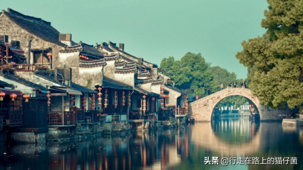 流動的水，承載著流動的風景和人影，是水上之旅的好去處