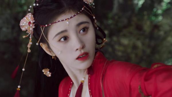 嘉南傳變成奇蹟暖暖？鞠婧禕還是萬年不變精修妝容，和劇目都不配