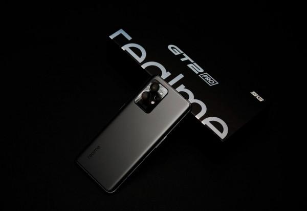 2K直屏旗艦級水桶機 realme真我GT2Pro緞黑測評